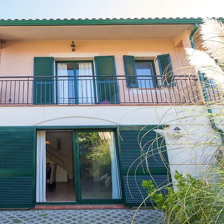 104690 House In *